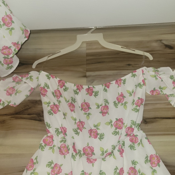 NWT Everly Floral Dresses Off Shoulder - Picture 3 of 11